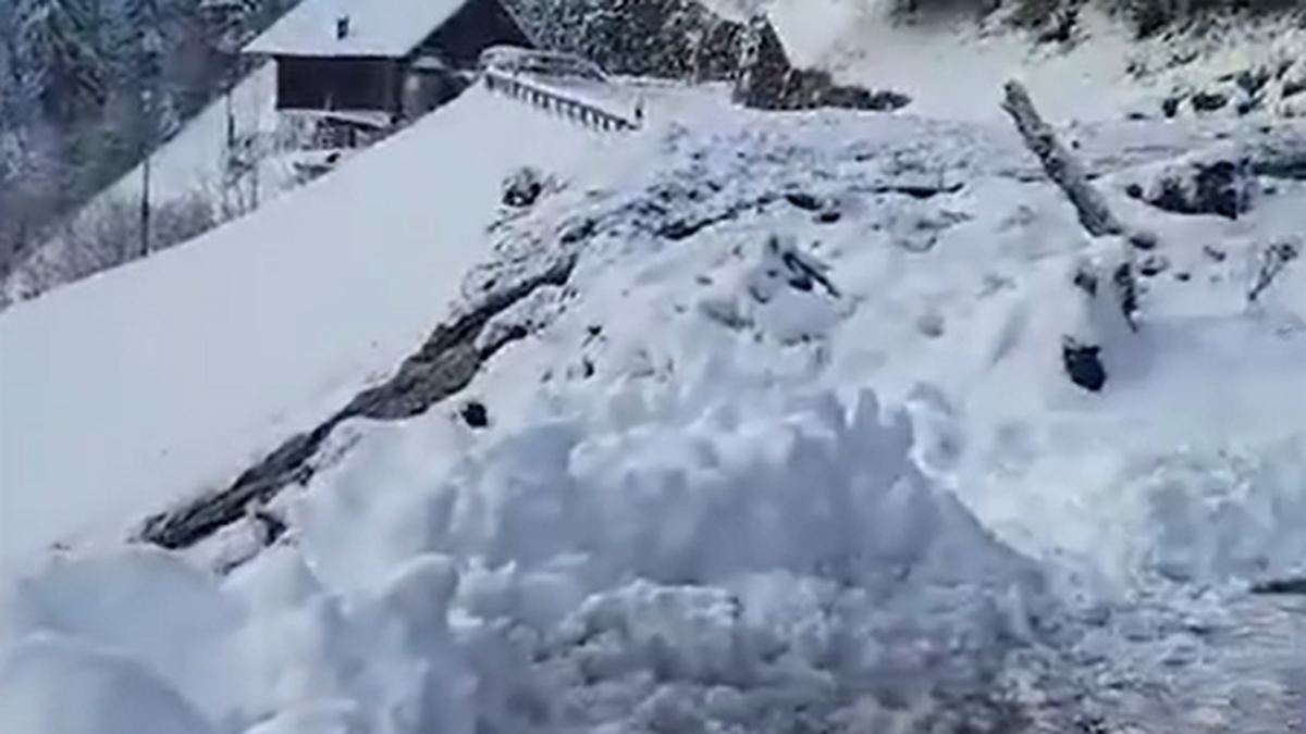 Adelbodenstrasse-nach-Erdrutsch-wieder-gesperrt