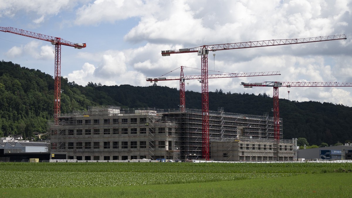 Das sich im Bau befindende Datacenter, am Freitag, 3. Juli 2026, in Beringen. Die Gruppe "Aufstaende der Allmende" wollte in Benken ein einwoechiges Widerstandscamp gegen Datacenter abhalten ...