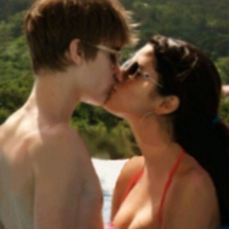 Bieber postet ein Kussfoto von sich und Gomez – und sie herzt es! Die Beliebers toben