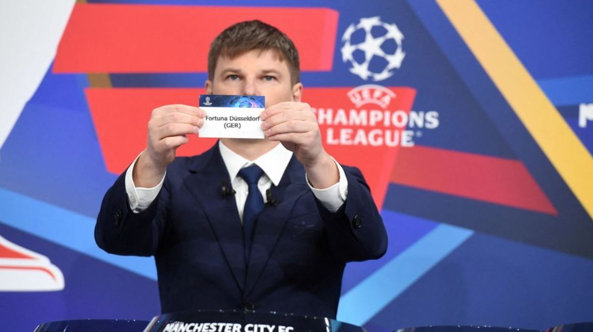Nein, Andrey Arshavin hat nicht Fortuna Düsseldorf in den Achtelfinal gezaubert – es war die Social-Media-Abteilung der Deutschen, die sich mit einer Fotomontage über die Panne bei der UEFA lustig mac ...