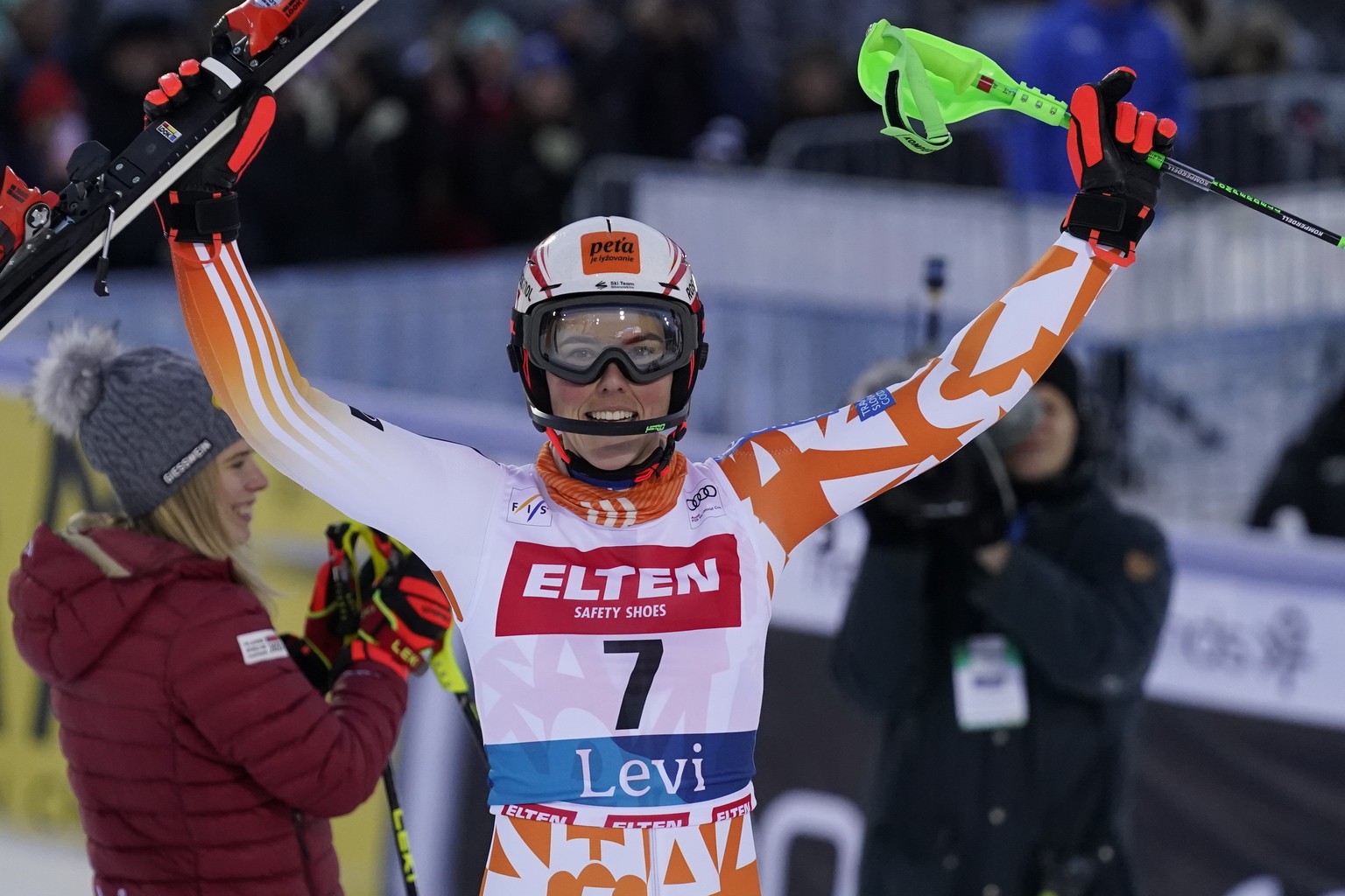 Slovakia&#039;s Petra Vlhova celebrates winning an alpine ski World Cup women&#039;s slalom race, in Levi, Finland, Saturday, Nov. 11, 2023. (AP Photo/Giovanni Auletta)