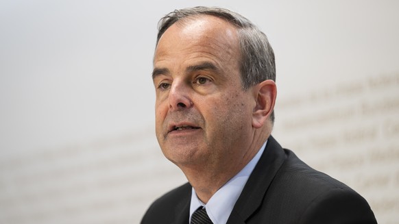 Nationalrat Gerhard Pfister, Praesident Die Mitte spricht waehrend einer Medienkonferenz des Komitees gegen die Biodiversitaesinitiative, am Donnerstag, 13. Juni 2024 in Bern. (KEYSTONE/Anthony Anex)