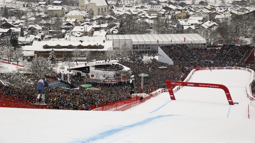 Italy&#039;s Peter Fill speeds down the course on his way to win an alpine ski, men&#039;s World Cup downhill, in Kitzbuehel, Austria, Saturday, Jan. 23, 2016. (AP Photo/Shin Tanaka)