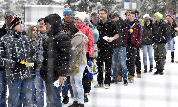 Der Spengler Cup ist beliebt wie eh und je: Tausende Eishockey-Fans pilgern dafür zwischen Weihnachten und Silvester nach Davos.