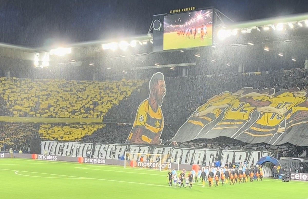 Pour la réception de Manchester City, les fans de Young Boys ont réalisé un superbe tifo lors de l'entrée des équipes.