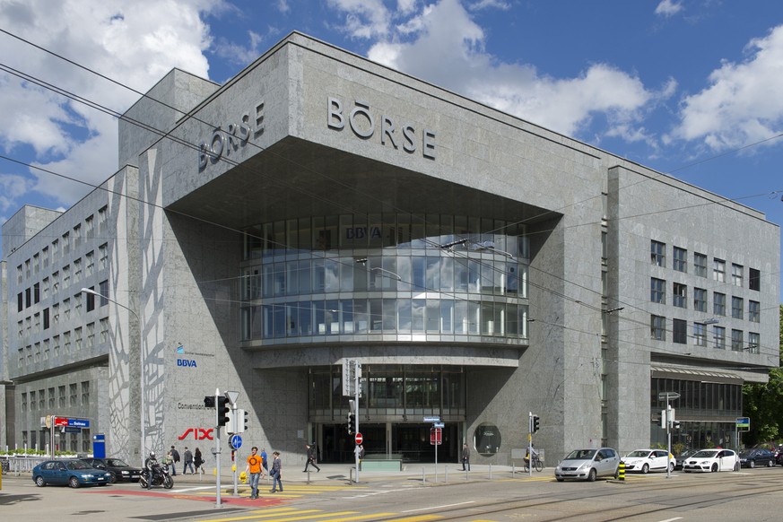 Der Schriftzug &quot;Boerse&quot; am Gebaeude der Schweizer Boerse an der Sihl, und das Logo der Swiss Infrastructure and Exchange, SIX, am Mittwoch, 6. Mai 2015, in Zuerich. (KEYSTONE/Anthony Anex)