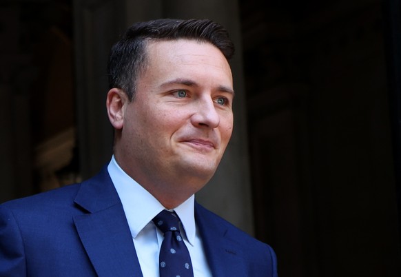 epa12238818 British Secretary of State for Health and Social Care Wes Streeting arrives at 10 Downing Street for a cabinet meeting in London, Britain, 15 July 2025. EPA/ANDY RAIN