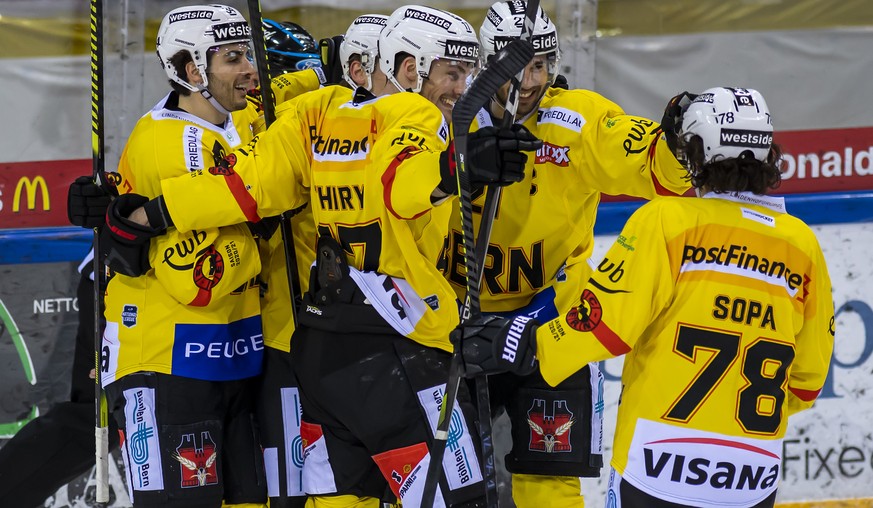 Les joueurs bernois laissent eclater leur joie, lors du match du championnat suisse de hockey sur glace de National League LNA, entre le Geneve Servette HC et le SC Bern, SCB, ce jeudi 18 mars 2021 a  ...