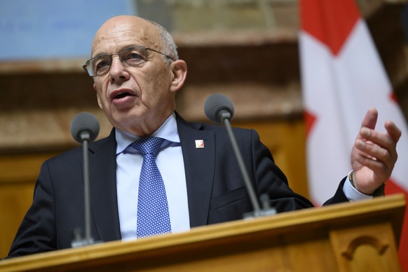 Bundesrat Ueli Maurer spricht waehrend der Fruehlingssession der Eidgenoessischen Raete, am Donnerstag, 10. Maerz 2022 im Nationalrat in Bern. (KEYSTONE/Anthony Anex)