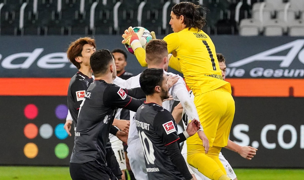 GER, 1.FBL. Borussia Moenchengladbach vs SV Werder Bremen / 19.01.2021, Borussen Park, Moenchengladbach, GER, 1.FBL. Borussia Moenchengladbach vs SV Werder Bremen, im Bild Yann Sommer Torwart Gladbach ...