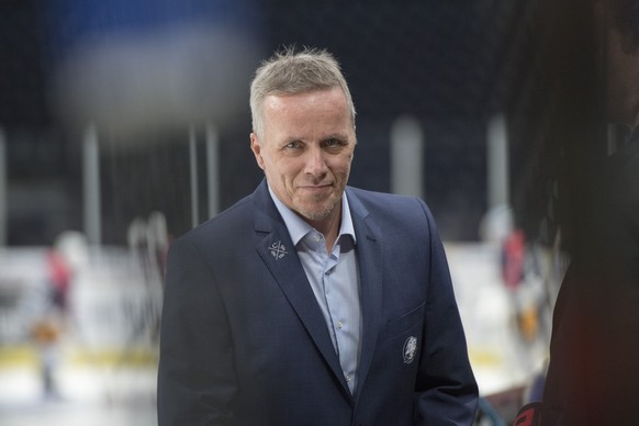 Zuerichs Head Coach Hans Wallson waehrend dem Eishockey-Qualifikationsspiel der National League A zwischen den ZSC Lions und dem EV Zug, am Dienstag, 18. Oktober 2016, in Zuerich. (KEYSTONE/Urs Flueel ...