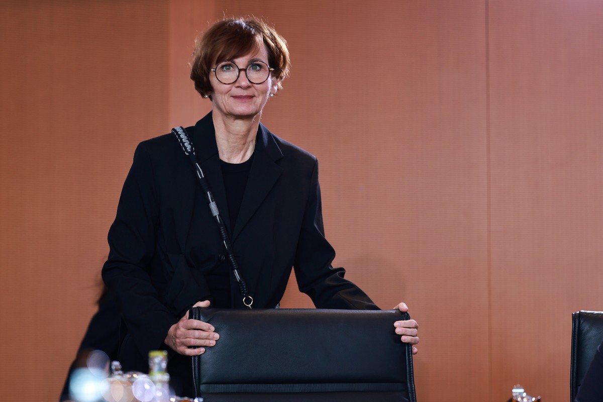epa11421936 German Education and Science Minister Bettina Stark-Watzinger attends the weekly cabinet meeting of the German government at the Chancellery in Berlin, Germany, 19 June 2024. EPA/HANNIBAL  ...