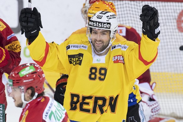 Berns Cory Conacher, Torschuetze zum 1:2 jubelt waehrend dem Meisterschaftsspiel der National League zwischen den SCL Tigers und dem SC Bern, am Mittwoch, 17. Februar 2021, im Ilfisstadion in Langnau. ...