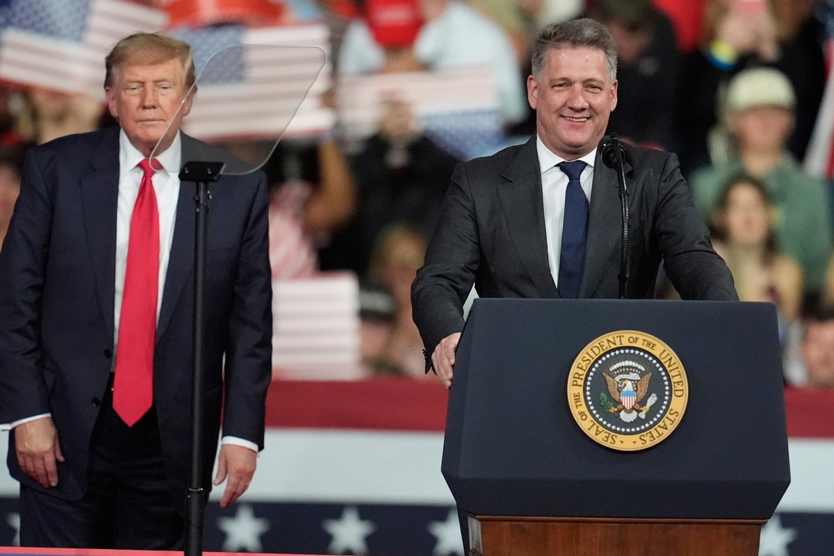 President Donald Trump listens as. Gernot Döllner, CEO of Audi AG, speaks at a campaign rally at Guardian Centers of Georgia, Saturday, Oct. 24, 2026, in Perry, Ga. (A5P Photo/Mike Stewart)
Donald Tru ...