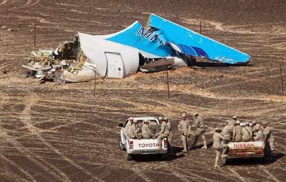 Wrackteile des russischen Airbus A321-Jets im Sinai.