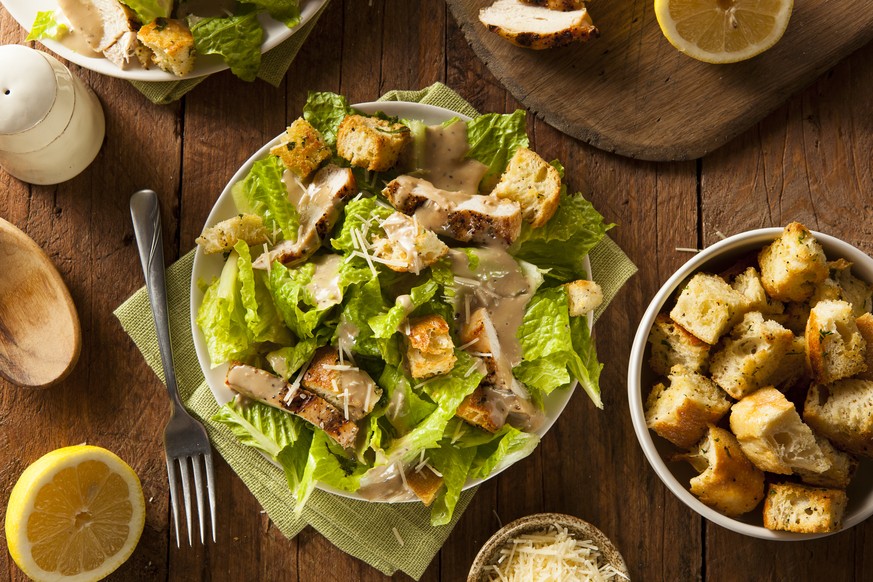 croutons caesar salad essen food chicken lattich sardellen