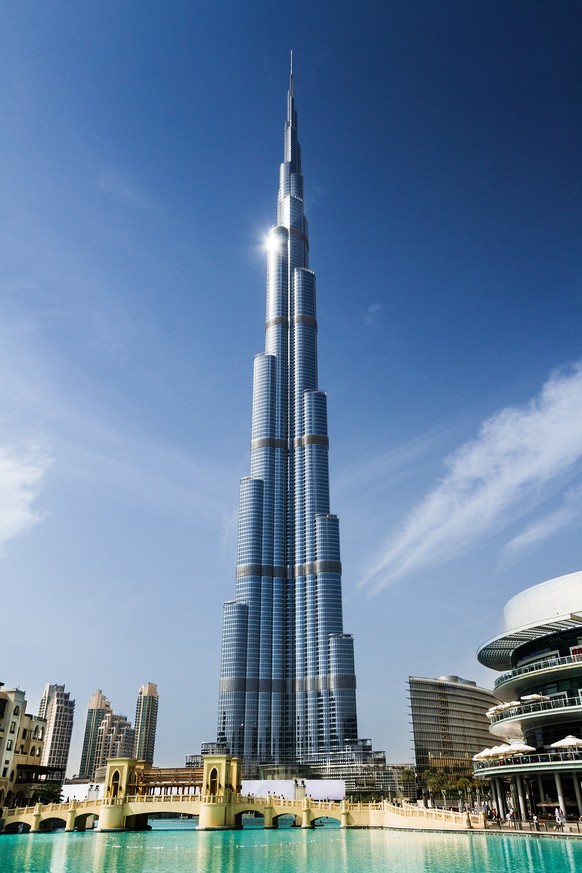 Burj Khalifa
https://pixabay.com/en/dubai-tower-arab-khalifa-burj-1420494/