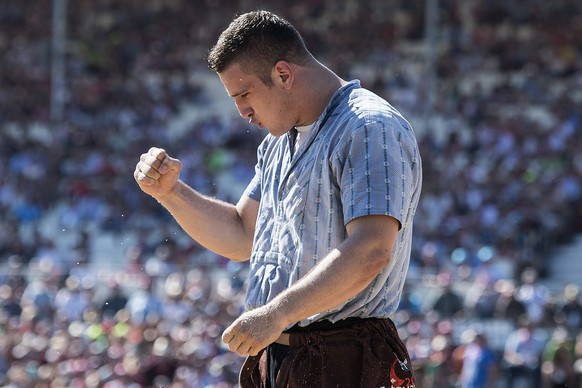 CAPTION CORRECTION: KORRIGIERT SCHREIBWEISE VORNAME PS113-115 --- Armon Orlik freut sich ueber seinen Sieg im zweiten Gang am Eidgenoessischen Schwing- und Aelplerfest (ESAF) Estavayer 2016 in Payerne ...