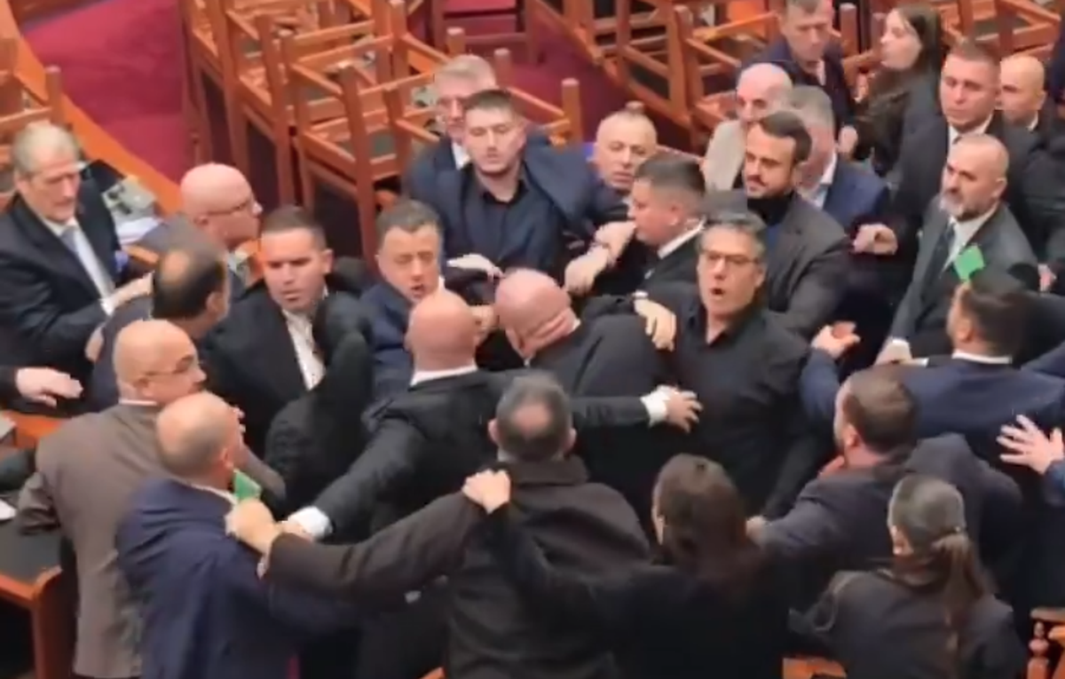Des députés en viennent aux mains en Albanie