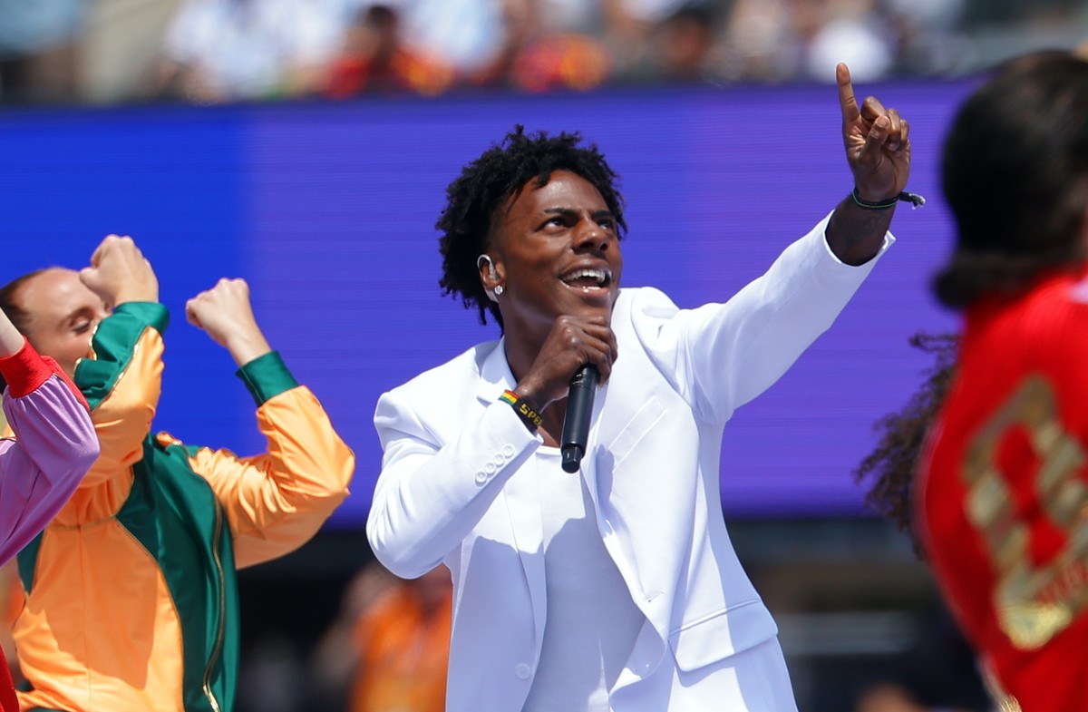 epa13120667 US YouTube creator IShowSpeed (C) performs during the pre-match closing ceremony ahead of the FIFA World Cup 2026 final match Spain against Argentina, in New Jersey, USA, 19 July 2026. EPA ...