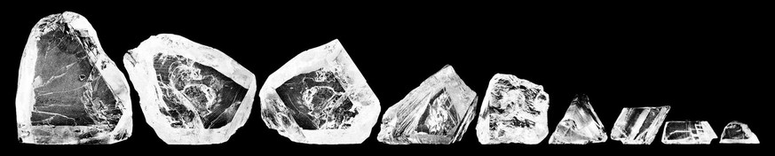 Cullinan Diamond 9 main rough pieces https://de.wikipedia.org/wiki/Cullinan-Diamant#/media/Datei:Cullinanroughpieces.jpg