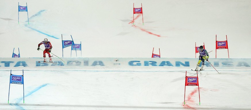 epa06397710 Matts Olsson (R) of Sweden is on his way to win the final of the men&#039;s Parallel Giant Slalom race of the FIS Alpine Skiing World Cup in Alta Badia, Italy, 18 December 2017. Olsson won ...