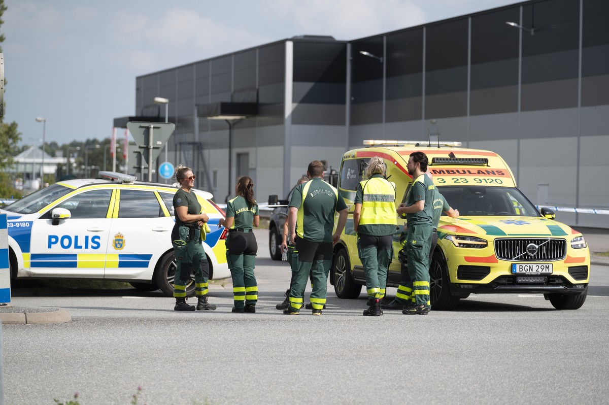 epa12302423 Police and an ambulance are on the scene after a shooting during Friday prayers outside a mosque in Orebro, Sweden, 15 August 2025. At least two people were injured in the shooting, as the ...