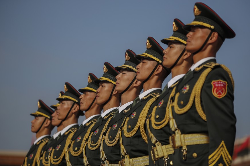 epa08707398 Chinese People&#039;s Liberation Army (PLA) honor guards stand in line ahead of the flower-basket-laying ceremony for the monument to the people&#039;s heroes ahead of Chinese National Day ...