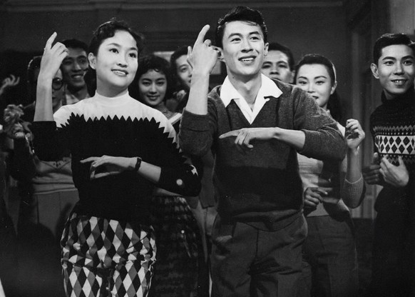 Hong Kong vs Sichuan in the 1950s ... it's a different vibe. 
https://en.wikipedia.org/wiki/Rural_society_in_China#/media/File:DanshanSichuanMarketSept05.JPG