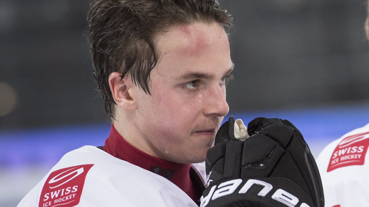 Switzerland's Denis Malgin, looks disappointed after the ice hockey U18 World Championships bronce medal game match between Switzerland and Canada, at the ice stadium Bossard Arena in Zug, Switze ...
