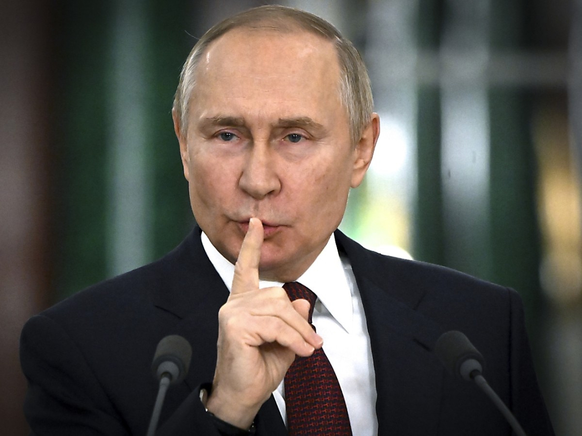 D'après Zelensky, Il n'est pas sûr que le septuagénaire qui apparaît sur les écrans soit le vrai Poutine.
