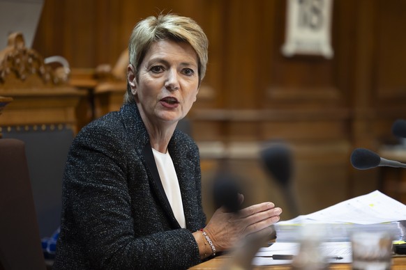Bundesraetin Karin Keller-Sutter spricht waehrend der Wintersession der Eidgenoessischen Raete, am Mittwoch, 18. Dezember 2024 in Bern. (KEYSTONE/Peter Klaunzer)