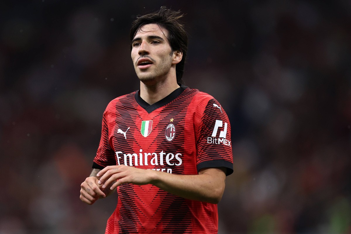 Ac Milan vs Hellas Verona Sandro Tonali of Ac Milan looks on during the Serie A football match beetween Ac Milan and Hellas Verona at Stadio Giuseppe Meazza on June 4, 2023 in Milano, Italy . Milano S ...