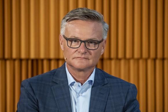 Der Praesident der Generaldirektion des Migros-Genossenschafts-Bund, Mario Irminger waehrend einer Medienkonferenz des Migros Genossenschaftsbundes zur Neuorganisation ihres Supermarktgeschaefts am Fr ...