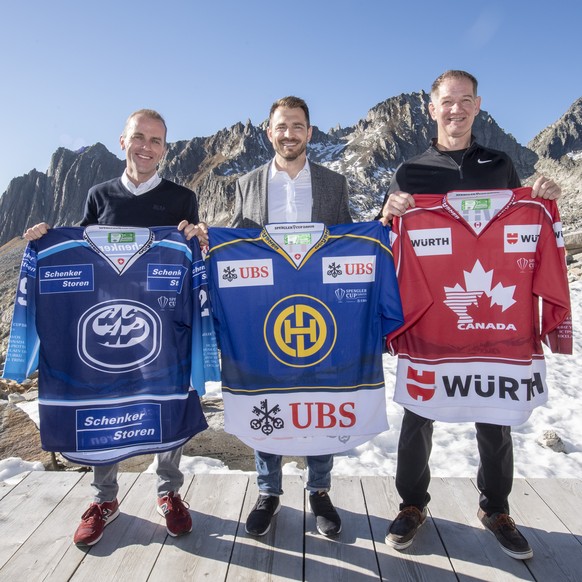 CEO des HC Ambri Piotta Nicola Mona, Sportchef des HC Davos Raeto Raffainer und der Masseur des Team Canada Andy Hueppi, von links, anlaesslich einer Medienkonferenz des Spengler Cup 2019 vom Samstag, ...