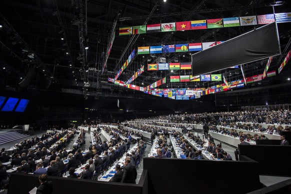 epa04773382 General view of the 65th FIFA Congress held at the Hallenstadion in Zurich, Switzerland, 29 May 2015. The FIFA congress will elect the FIFA president. Blatter seeks re-election for a fifth term as FIFA president after refusing to step down as the working session of football's ruling body's congress got underway in Zurich under a cloud of corruption scandals. The presidential election is set for the afternoon, with Blatter facing a challenger in Jordan's Prince Ali Bin Al Hussein who appears to be gaining momentum in the final countdown.  EPA/PATRICK B. KRAEMER