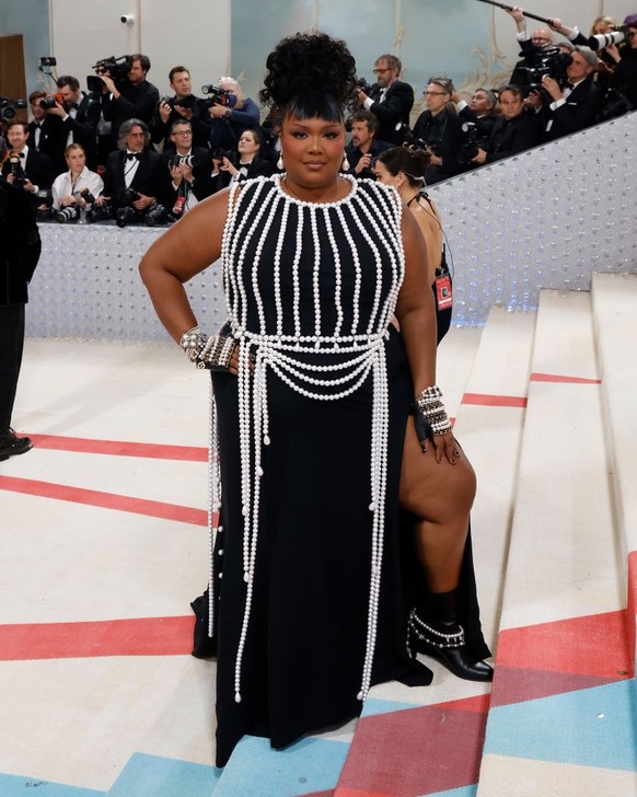 NEW YORK, NEW YORK - MAY 01: Lizzo attends the 2023 Costume Institute Benefit celebrating &quot;Karl Lagerfeld: A Line of Beauty&quot; at Metropolitan Museum of Art on May 01, 2023 in New York City. ( ...