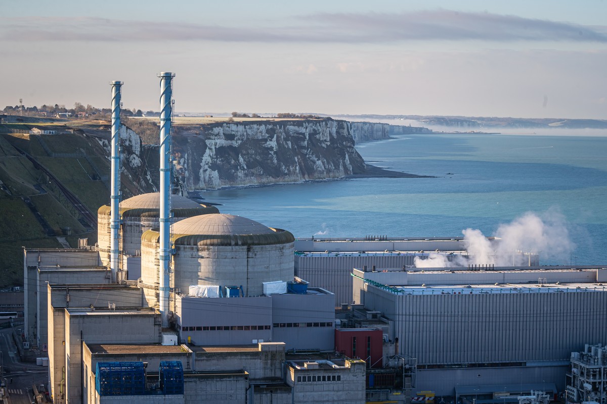 epa10357110 The French utility EDF's Penly Nuclear Power Plant during a media visit in Petit-Caux, near Dieppe, France, 09 December 2022. EPA/CHRISTOPHE PETIT TESSON