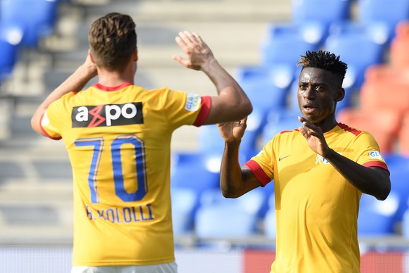 Zuerichs Stephen Odey, rechts, jubelt nach dem Tor (2-0) mit Zuerichs Benjamin Kololli, links, im SchweizerCup 1/32 Final Fussballspiel zwischen dem FC Concordia Basel und FC Zuerich, am Samstag, 18.  ...