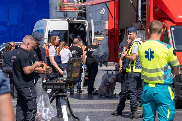 Emergency and forensic workers on site during a fire at a building complex in the center of Brussels, Tuesday, July 14, 2026. (AP Photo/Marius Burgelman)
Belgium Fire