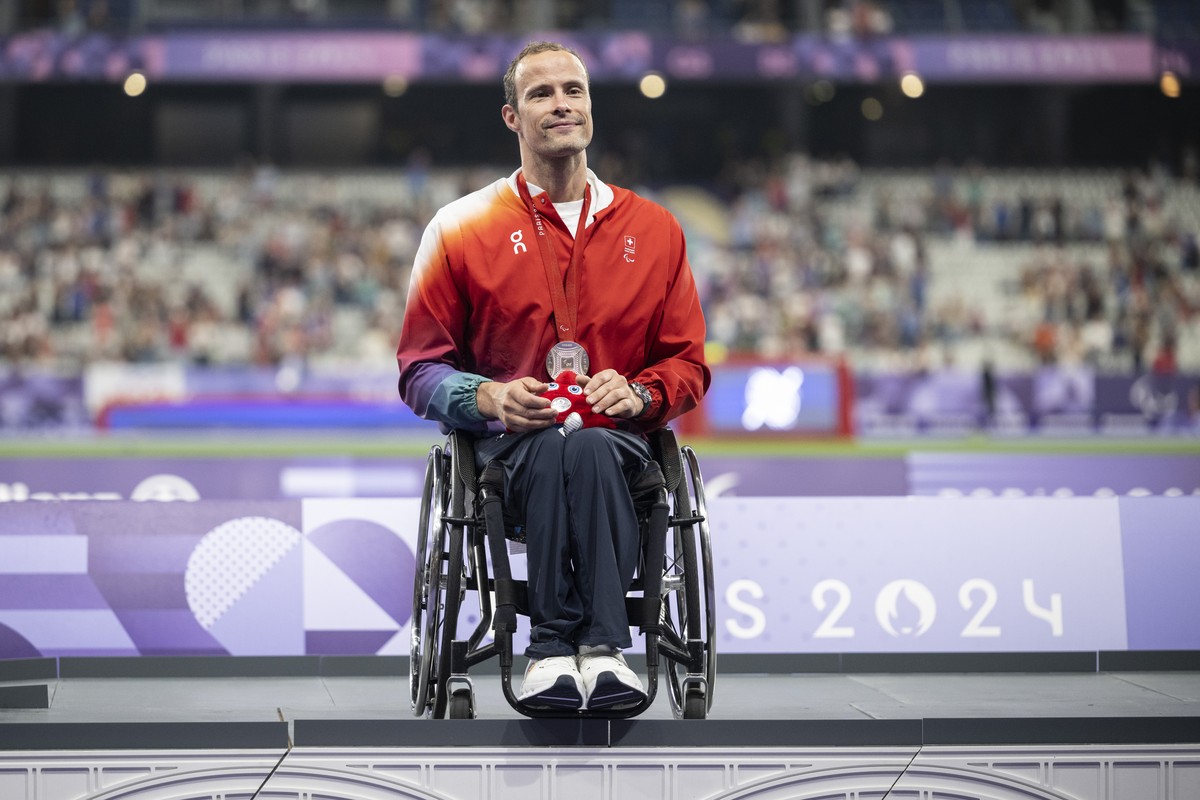 Marcel Hug of Switzerland celebrates his silver medal of the Men