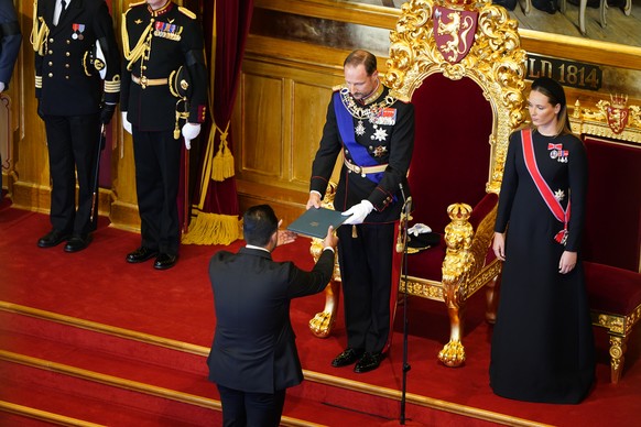 King Haakon VIII. takes the oath according to the Constitution in the Storting, Norway's parliament, accompanied by Crown Princess Ingrid Alexandra, right, in Oslo, Norway, Tuesday, Sept. 1, 2026 ...