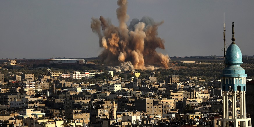 Rauch über dem Gazastreifen nach dem erneuten Aufflammen der Kämpfe.