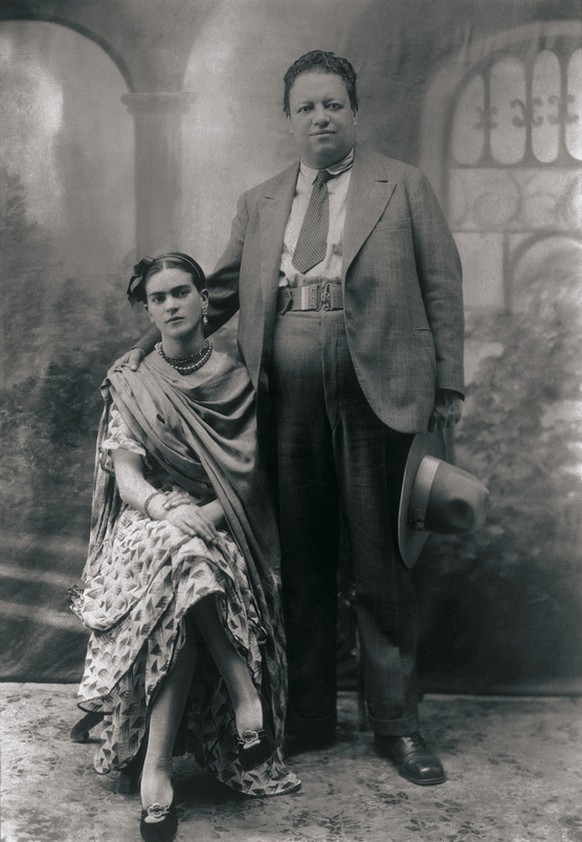 Das Hochzeitsbild von Frida und Diego, 21. August 1929. Sie behielt ihren Mädchennamen und versuchte immer, ihren Lebensunterhalt unabhängig von ihrem Mann zu bestreiten.
