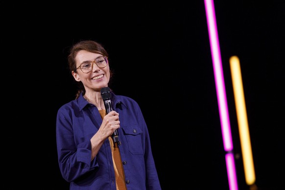 Regina Schilling bei der lit.Cologne Veranstaltung �ber die Kraft der Freundschaft und warum wir sie brauchen als Stream aus dem Theater am Tanzbrunnen. Die lit.Cologne 2021 findet wegen der Corona-Pa ...