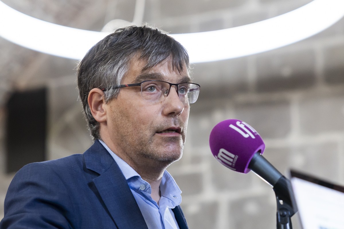 Le candidat socialiste (PS) Roger Nordmann repond aux journalistes lors du premier tour de l'election complementaire au Conseil d'Etat vaudois ce dimanche 8 mars 2026 a Lausanne. Ce dimanche ...