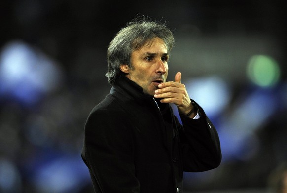 Trainer Ryszard Komornicki vom FC Luzern, beim Fussball Meisterschaftsspiel der Super League zwischen dem FC Luzern und dem FC Genf Servette am Samstag, 9. Maerz 2013, in der Swissporarena in Luzern.  ...
