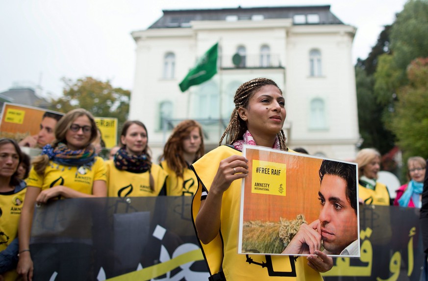 Ensaf Haidar, die Ehefrau von Raif Badawi, bei einer Protestkundgebung.&nbsp;