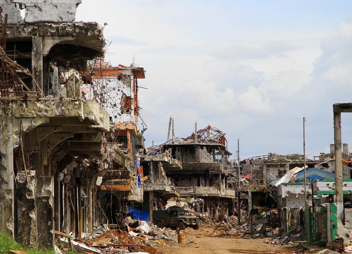 epa06288126 A military truck maneuvers next to devastated buildings in the ruined city of Marawi, Lanao del Sur province, Philippines, 25 October 2017. President Rodrigo Duterte warned members of the  ...