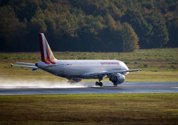 epa04676843 (FILE) A file photo dated 16 October 2014 of a &#039;Germanwings&#039; Airbus A320 plane taking off from the Cologne/Bonn Airport in Cologne, Germany. A Germanwings Airbus A320 plane crash ...